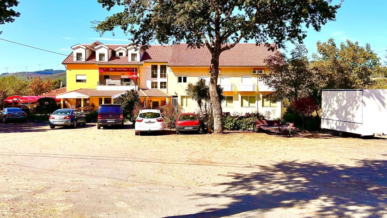 Готель Residencial A Cista Vila da Ponte Екстер'єр фото
